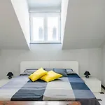 Altido Treetop Attic In The Old Genova